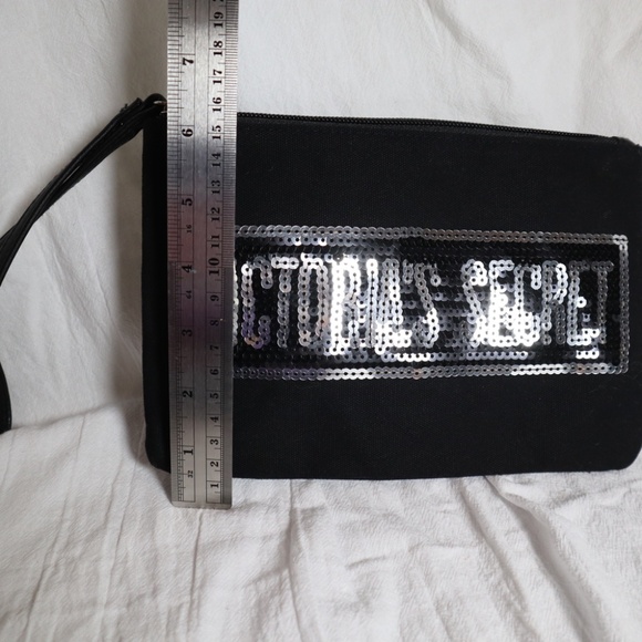 Victoria's Secret Makeup Bag Black with Sequins Zippered closure at top - Picture 6 of 6